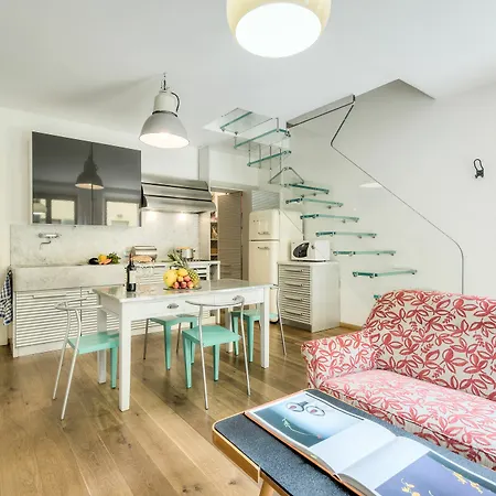 Design San Frediano Apartment *