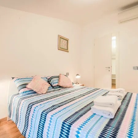 Design San Frediano Apartment